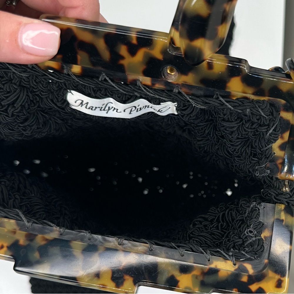 Vintage Marilyn Pivnick Black Knit Handbag Tortoise Lucite Frame & Coin Purse - Picture 7 of 14